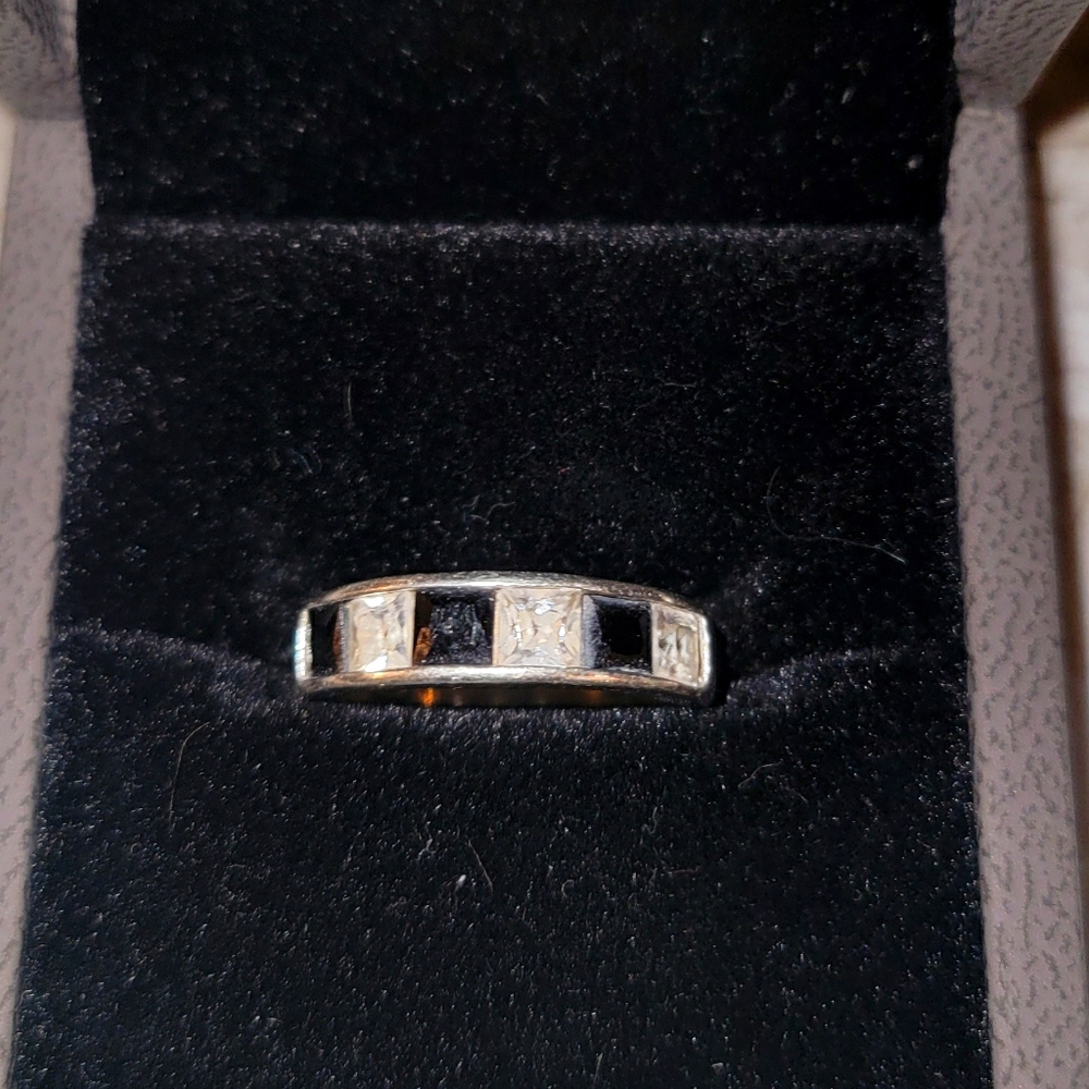 Onyx and white sapphire